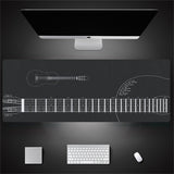 Übergroße Schreibtischunterlage für Tastatur und Maus im Industrie-Stil